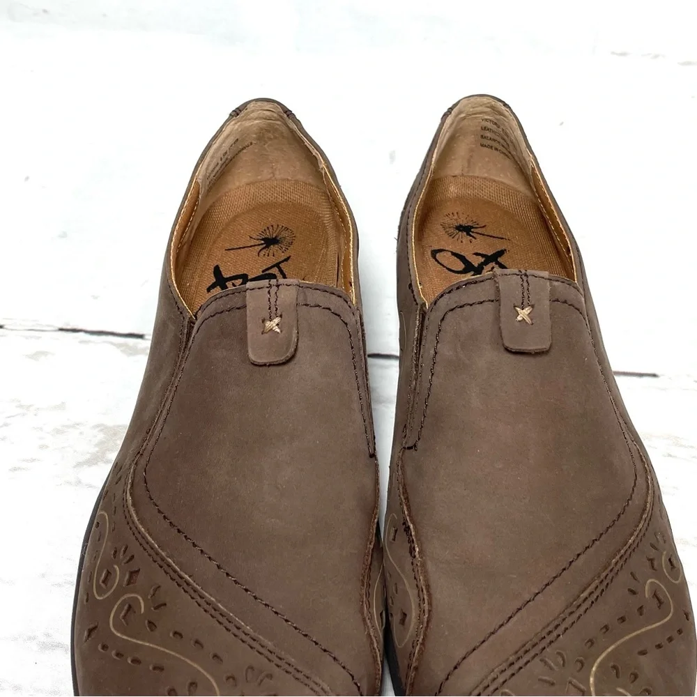 OTBT Victoria Loafers‎ Women’s Size 8.5W Brown Leather Laser Cut